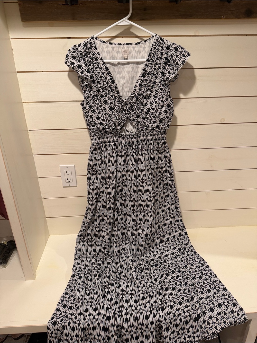 Black & White Patterned V-Neck Maxi Dress with keyhole cutout